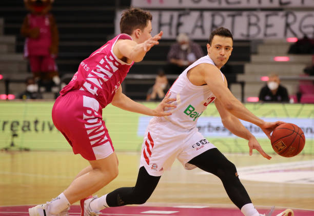 更让他赢得 更让他赢得