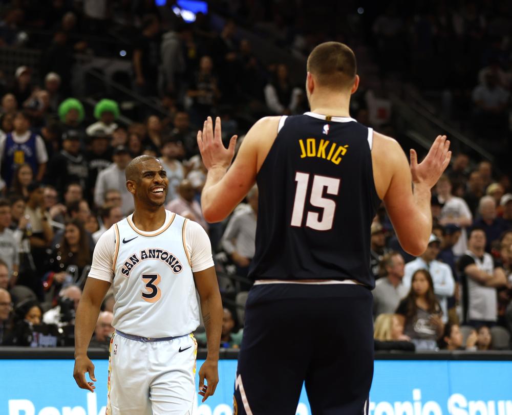 路和中场的 路和中场的