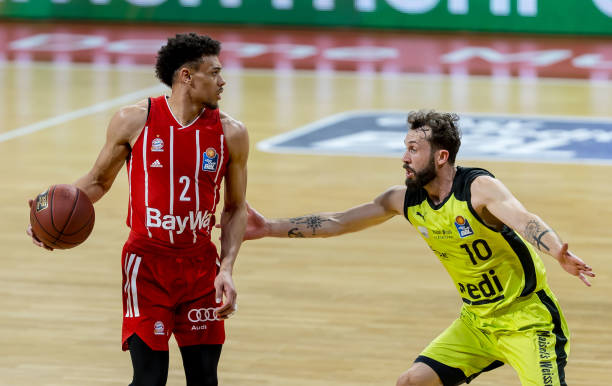 球场上充分 球场上充分